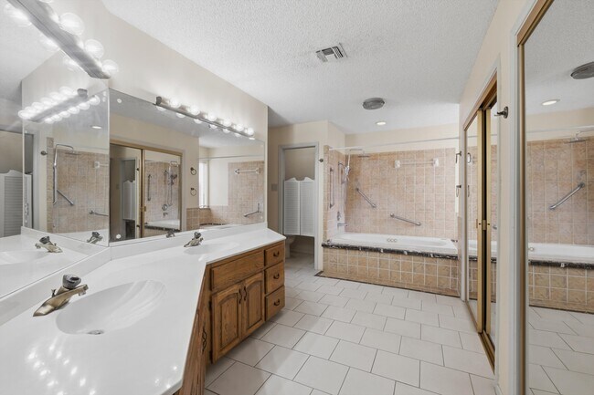 Building Photo - 6118 Windy Knoll