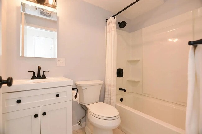 Building Photo - Salem NH