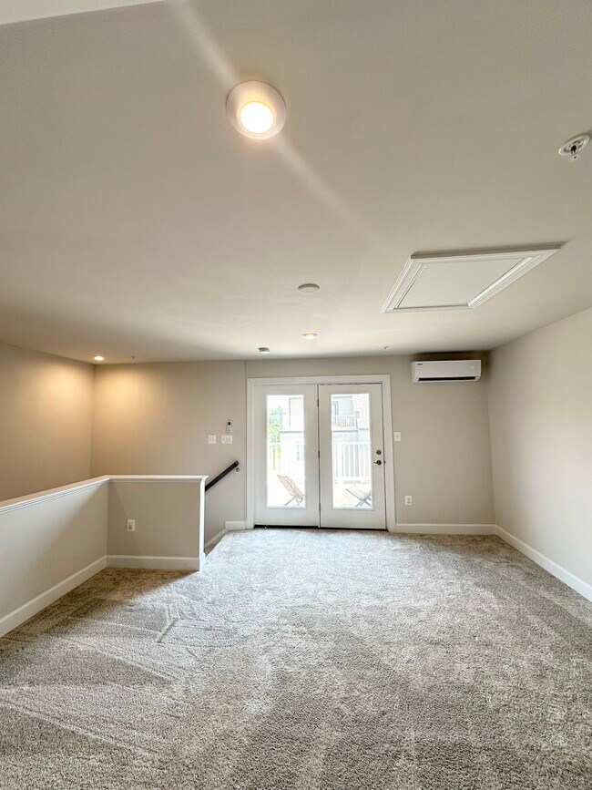 Building Photo - 131 Albany Pl