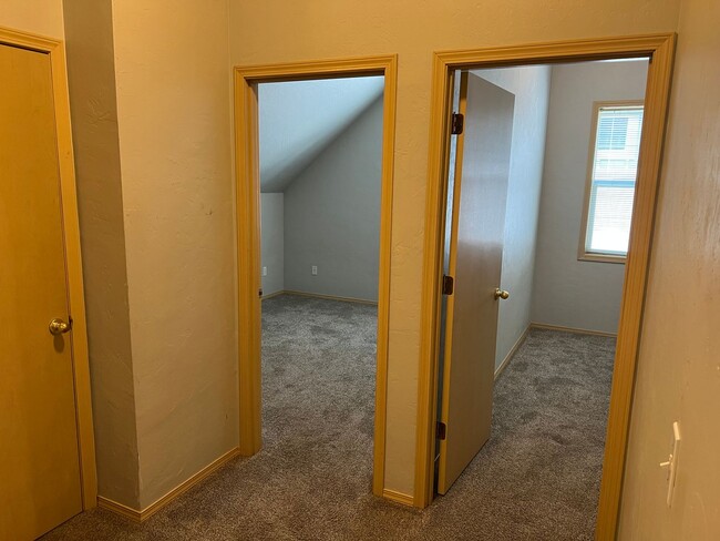 Building Photo - 2 bedroom apartment in a great neighborhood!