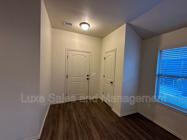 Building Photo - 412 Chalk Hill Ct