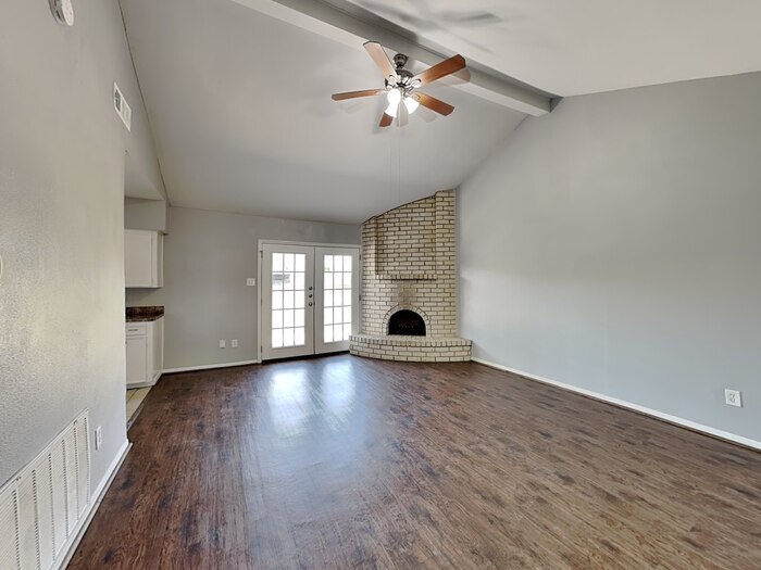 Building Photo - 722 E Brown Ln