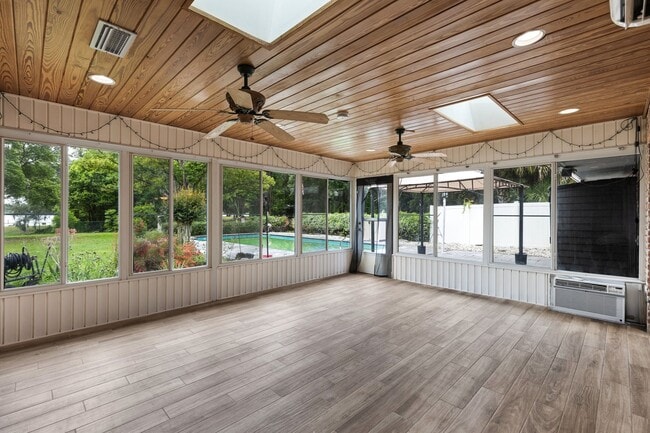 Building Photo - Welcome to your Pool/Lake Home!