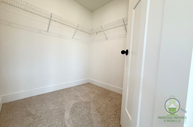 Building Photo - 525 Harebell Wy