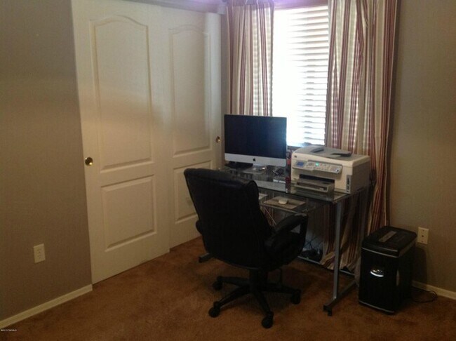 Building Photo - Spacious Rita Ranch Home with Modern Comforts & Community Perks!