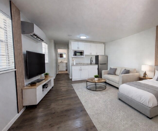 Building Photo - 2306 Musselwhite Ave