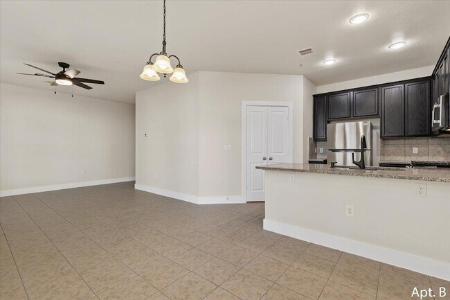 Building Photo - 2225 Katy Ln