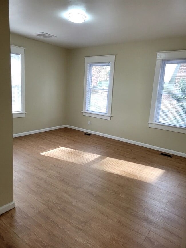 Building Photo - Charming 2-Bedroom Home in Norfolk