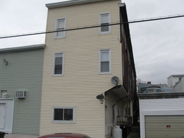 Building Photo - 32 St John St