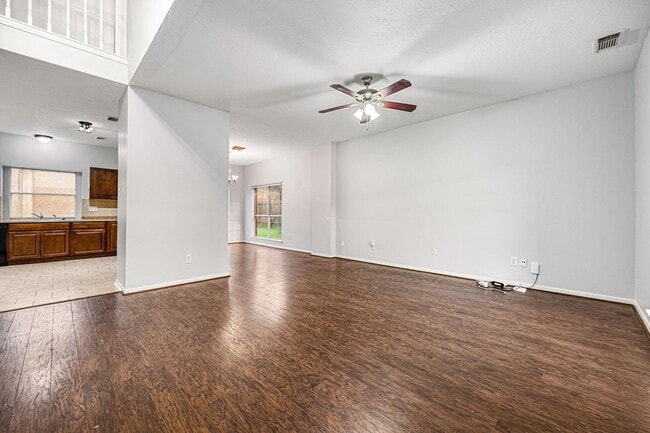 Building Photo - 15614 Hatfield Hollow Dr