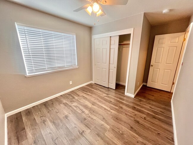 Building Photo - Charming 3-bed 2-bath home with a pool & pool service included!