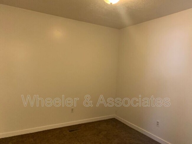 Building Photo - 1722 E 5825 S