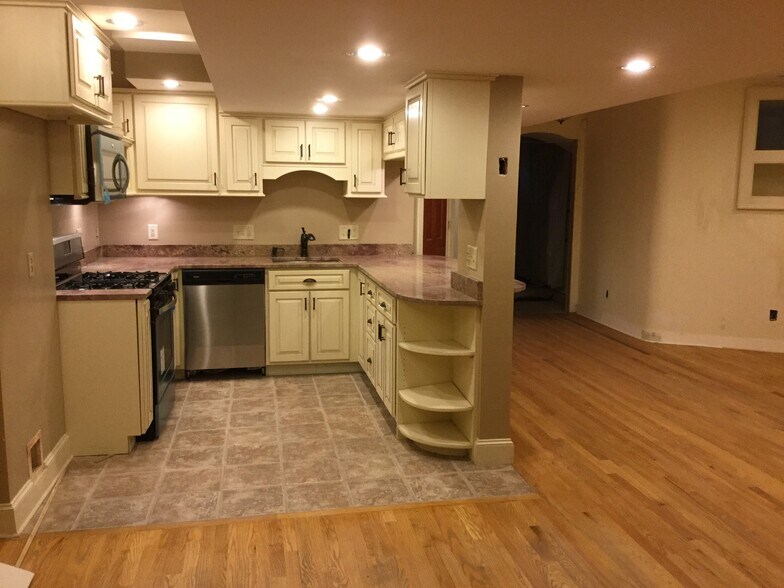 Primary Photo - 97 Olive St