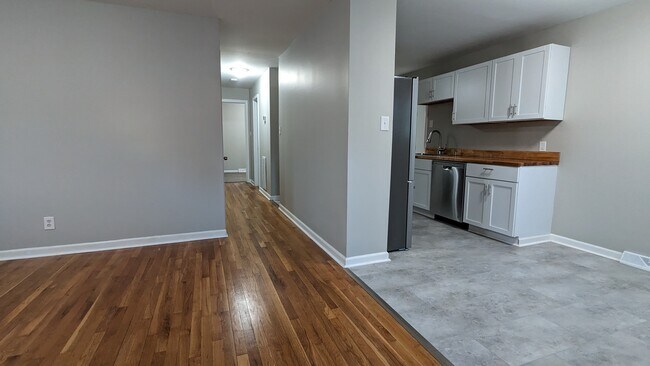 Building Photo - 932 Augusta Ave