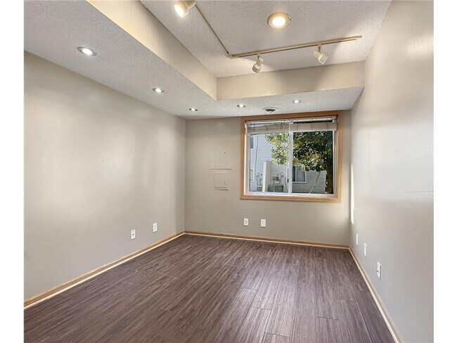 Building Photo - 1556 Chartreux Ave