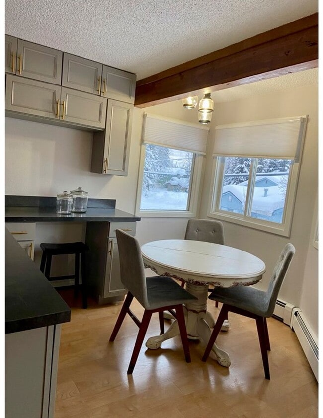 Building Photo - Furnished corporate rental