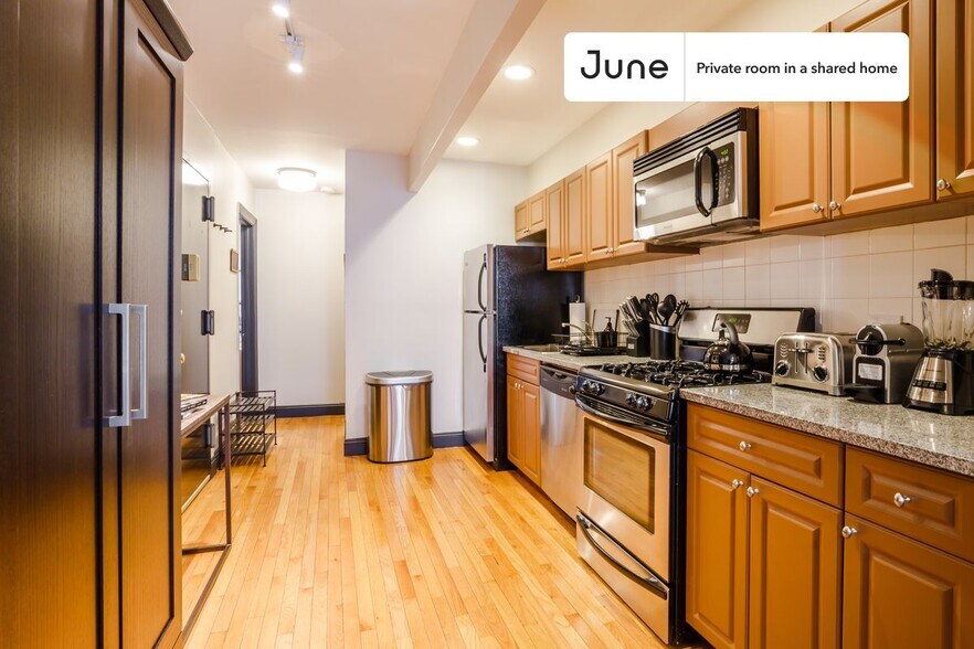 Building Photo - Room in Shared 3 bed/1 bath home