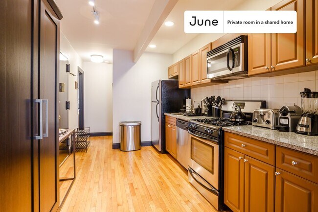 Building Photo - Room in Shared 3 bed/1 bath home in Hell's Kitchen