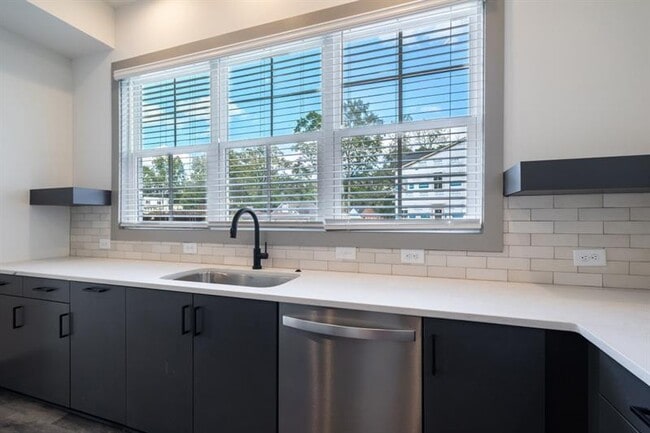 Building Photo - 42 Becker Pl NW