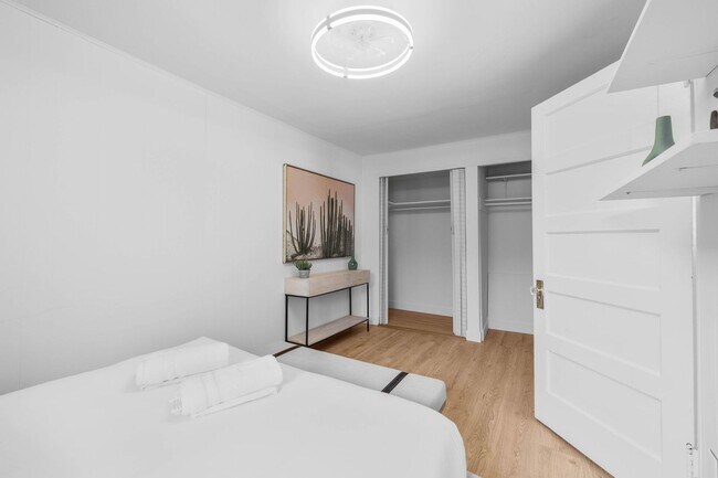 Building Photo - 344 Bonair St