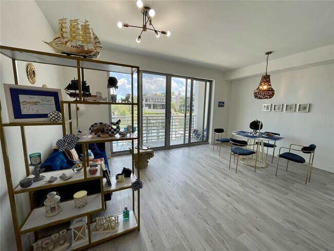 Building Photo - 1709 N Tamiami Trl
