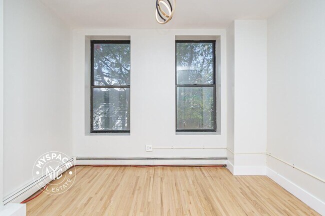 Building Photo - 147 9th St