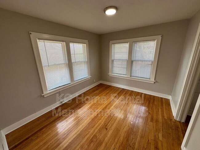 Building Photo - 402 Van Brunt Blvd