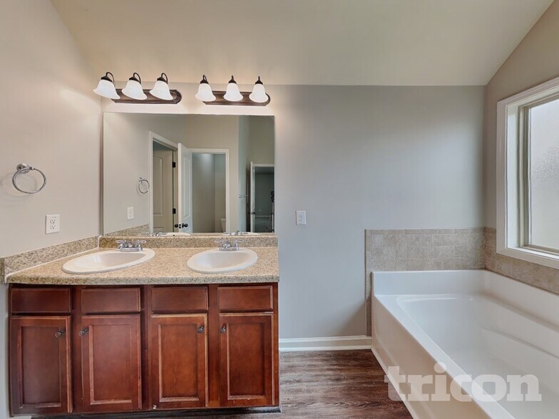 Building Photo - 11350 Freeman Way