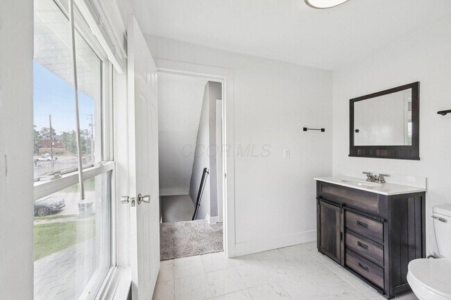 Building Photo - 1025 Howard St