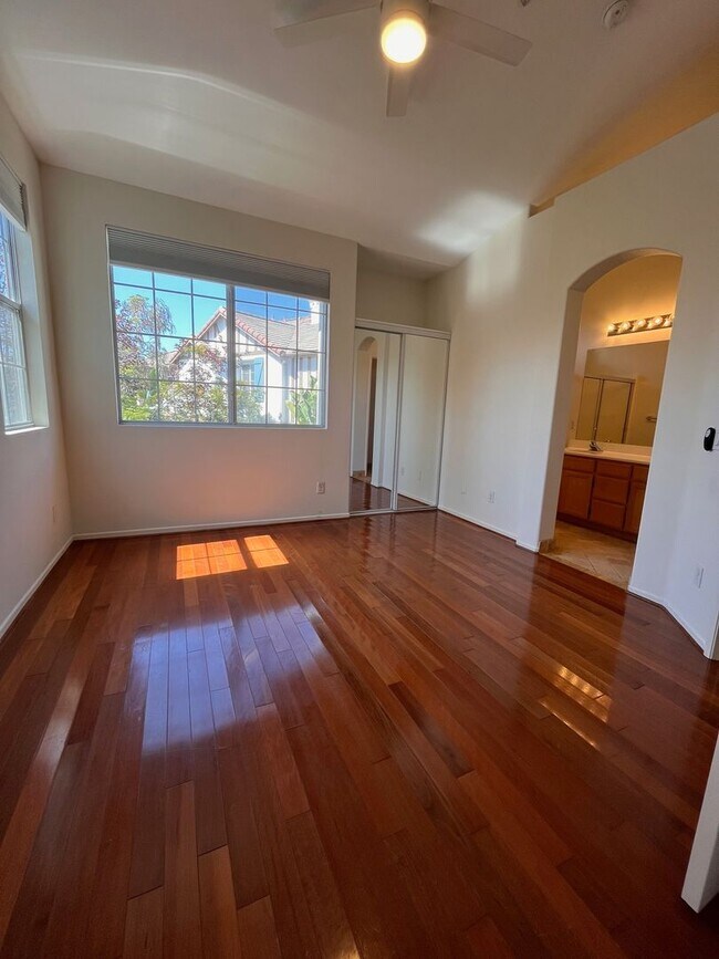 Building Photo - Encinitas Gem: Stunning 2 Bed 2.5 Bath Tow...