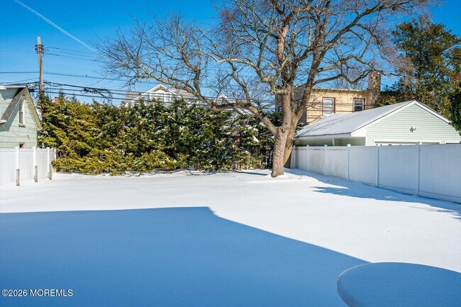 Building Photo - 212 10th Ave