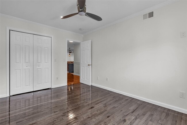 Building Photo - 116 Pelhamdale Ave