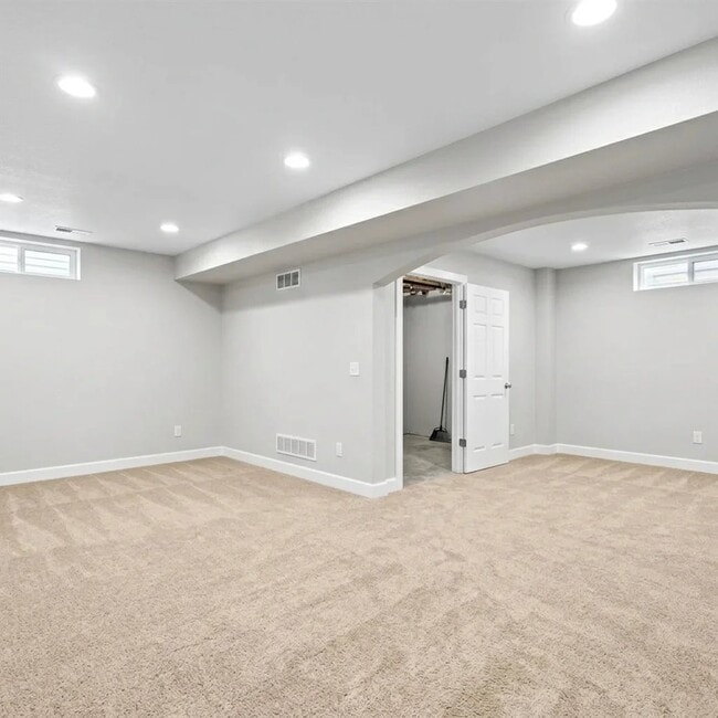 Building Photo - 89 W 81st Pl