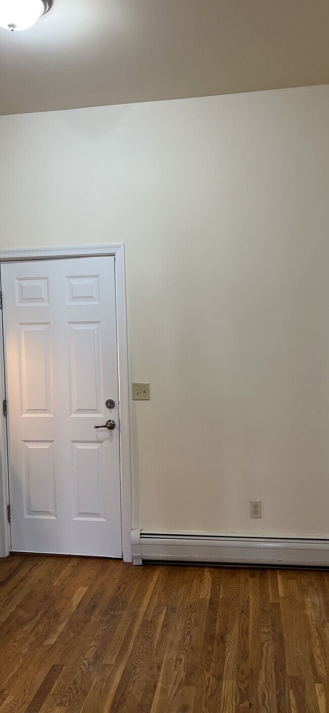 Building Photo - 129 Court St