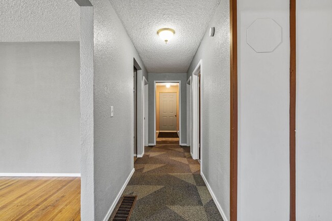 Building Photo - Adorable Rancher in Northeast Spokane