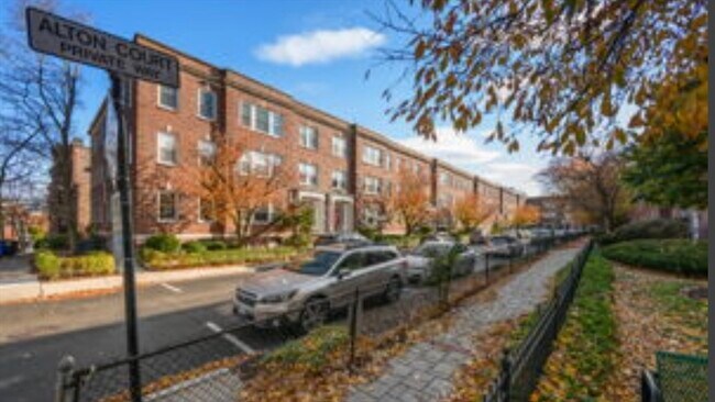 Building Photo - 5 Alton Ct