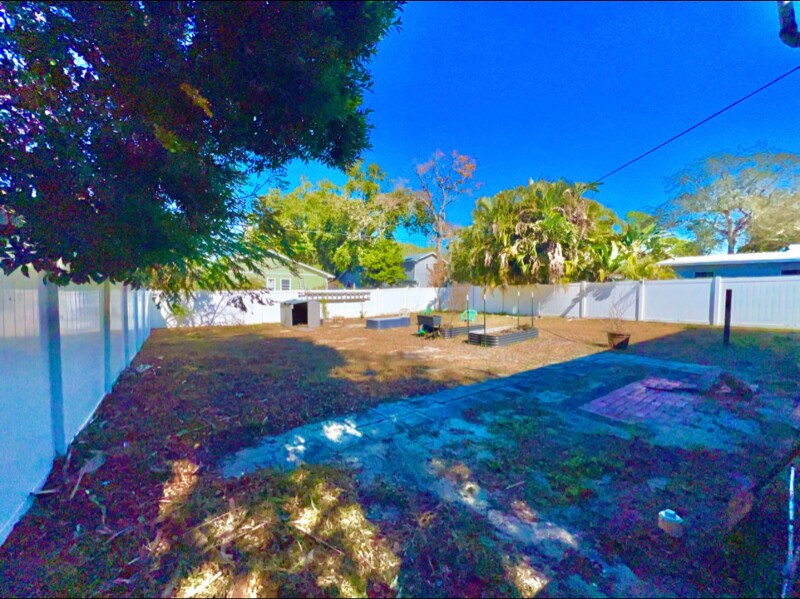 Building Photo - 707 E Spruce St