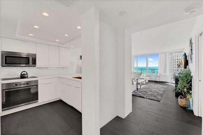 Building Photo - 400 South Pointe Dr