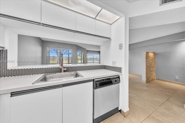 Building Photo - 1300 SW 125th Ave