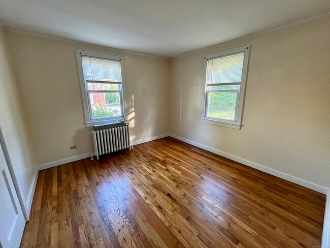 Building Photo - 55 Greenlawn Dr