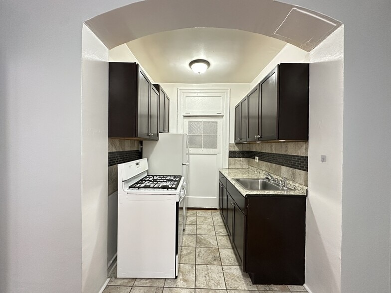 Building Photo - 1363 W Estes Ave