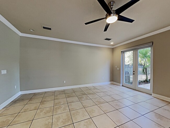 Building Photo - 736 Ellwood Ave