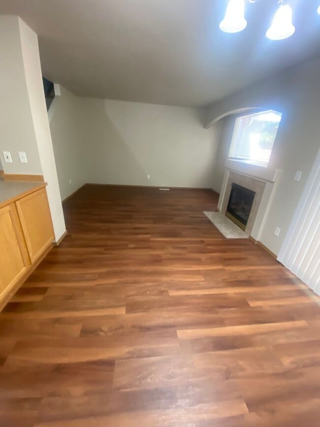 Building Photo - Move in special- 2 weeks free!  Lake Steve...