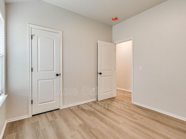 Building Photo - 10601 Lawson Ln