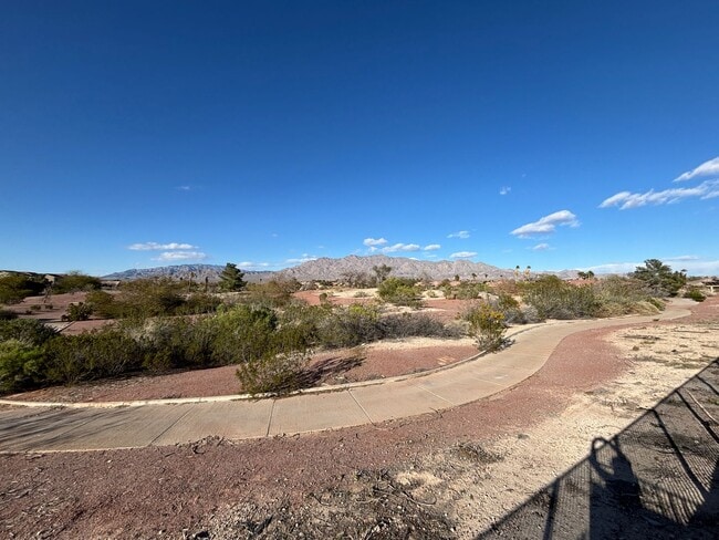 Building Photo - Gorgeous 3bed / 2.5bath home in the Silverstone Ranch community!