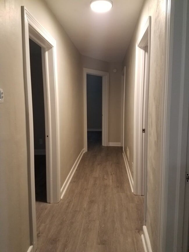Building Photo - 5 BR Near ODU!