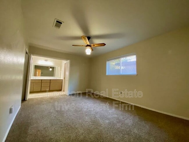 Building Photo - 2320 Melrose Ave