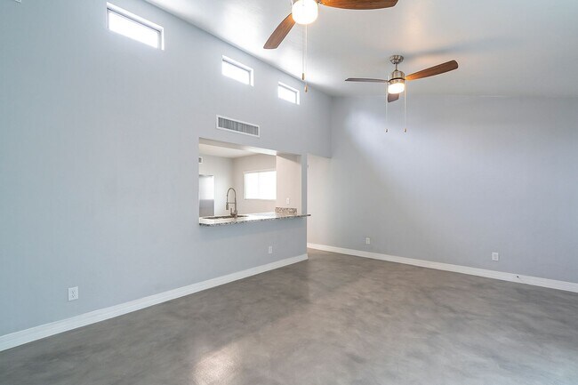 Building Photo - 56-58 N Martin Ave