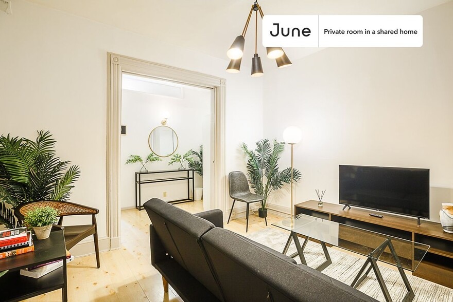 Building Photo - Room in Shared 5 bed/1 bath home in Hell's Kitchen
