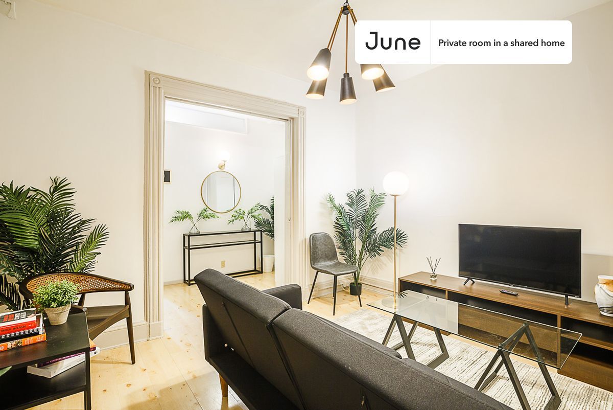 Building Photo - Room in Shared 5 bed/1 bath home in Hell's Kitchen